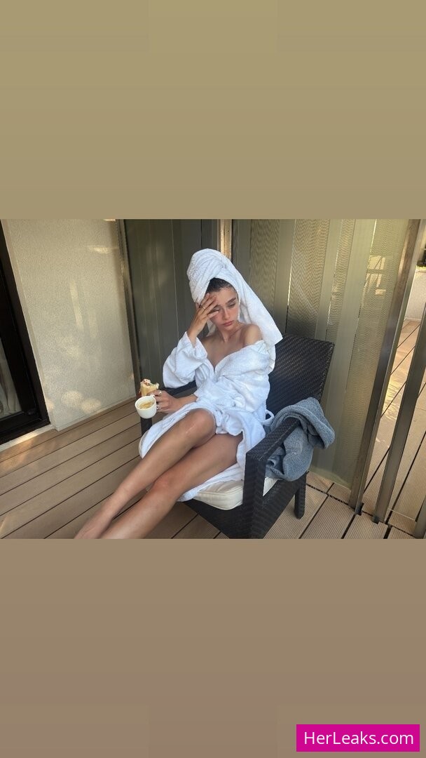 Malina Weissman - Image 370