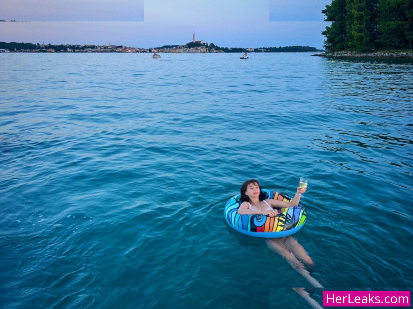 Malina Weissman - Image 366