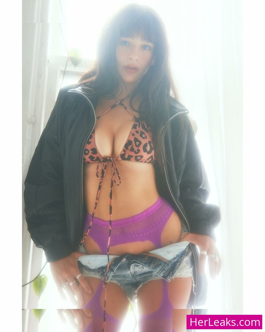 Malina Weissman - Image 322