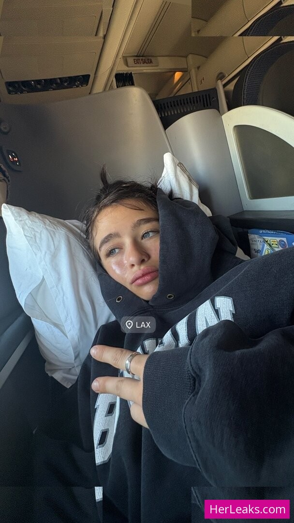 Malina Weissman - Image 308