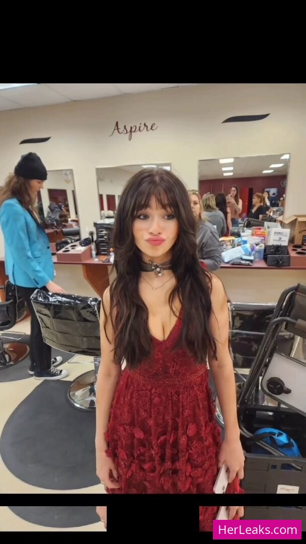 Malina Weissman - Image 272