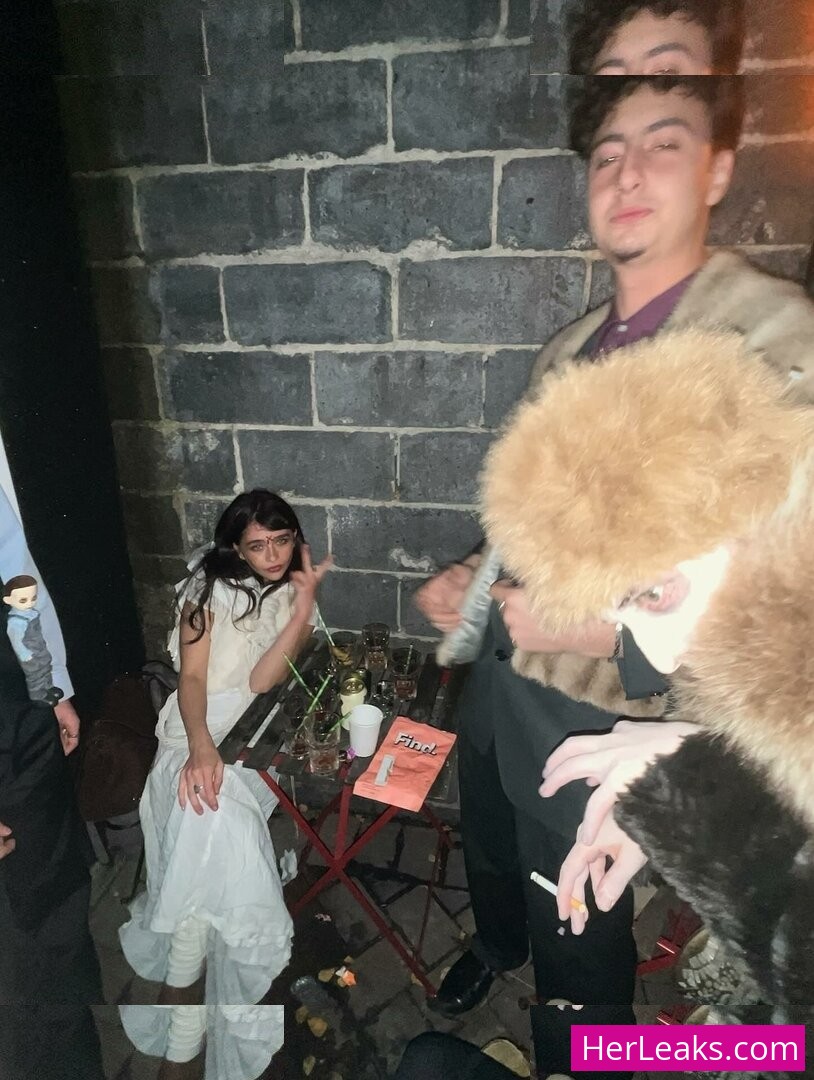 Malina Weissman - Image 266