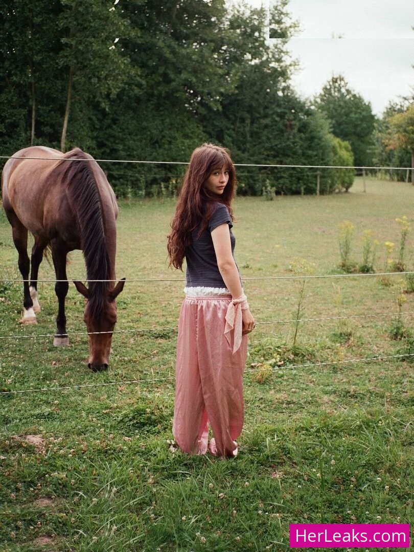 Malina Weissman - Image 264