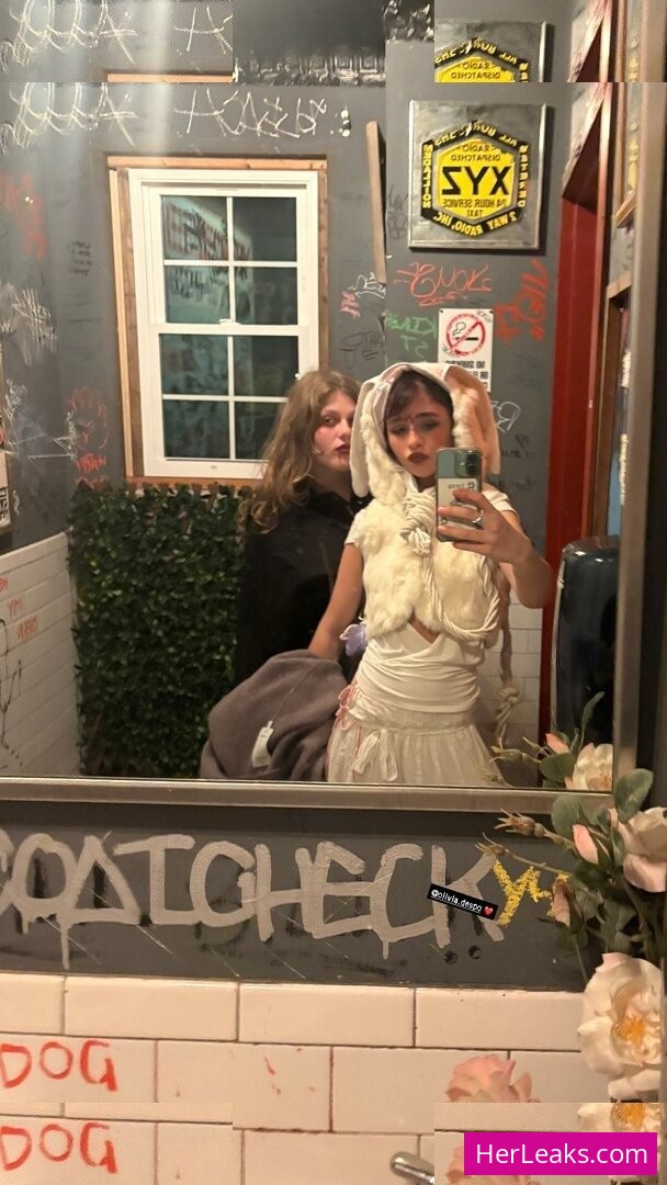 Malina Weissman - Image 262