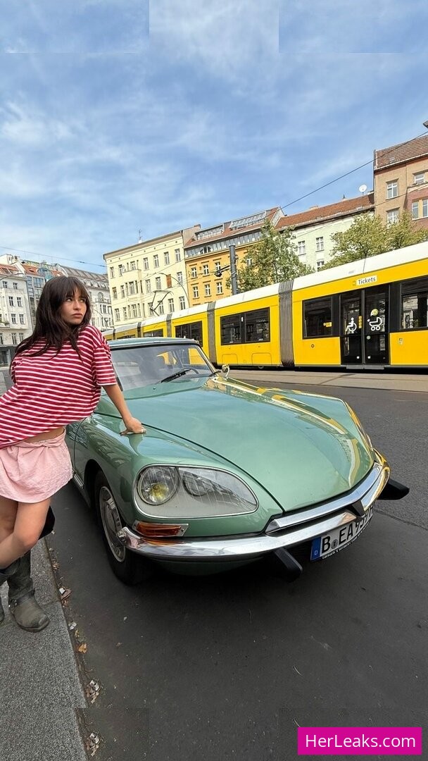 Malina Weissman - Image 252