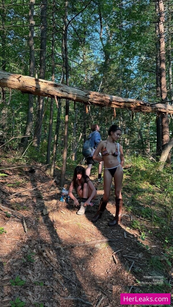 Malina Weissman - Image 244