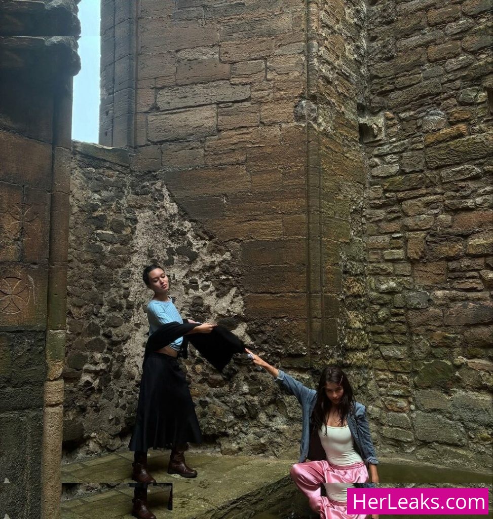 Malina Weissman - Image 230