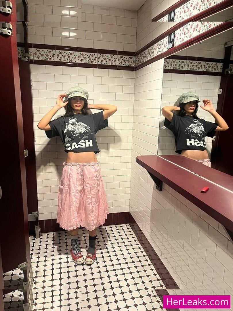 Malina Weissman - Image 176