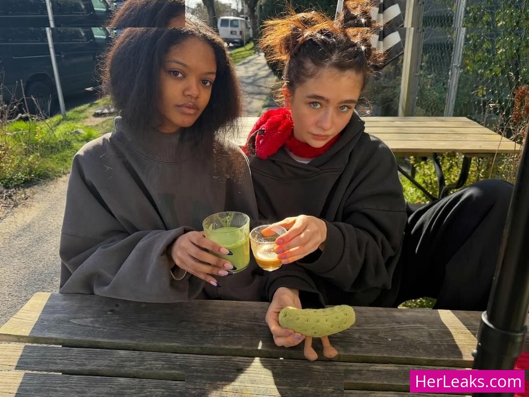 Malina Weissman - Image 166