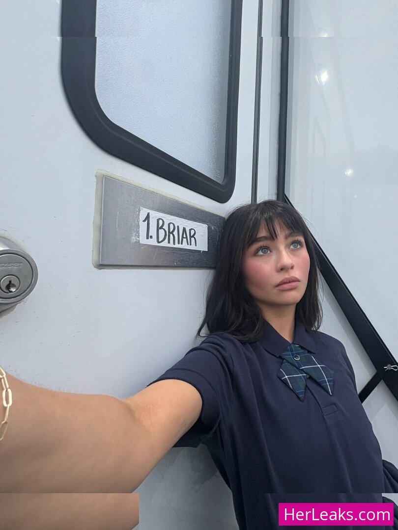 Malina Weissman - Image 154