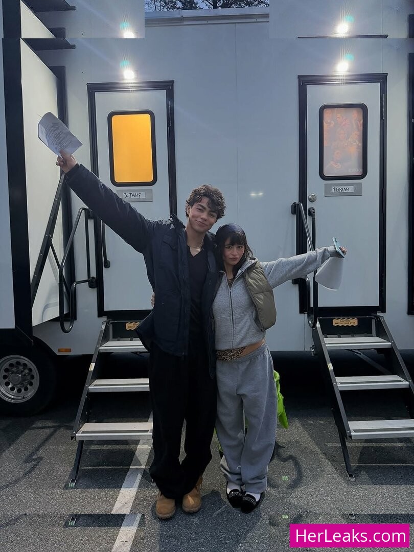 Malina Weissman - Image 142