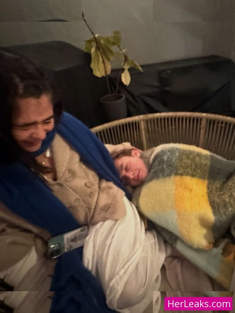 Malina Weissman - Image 136