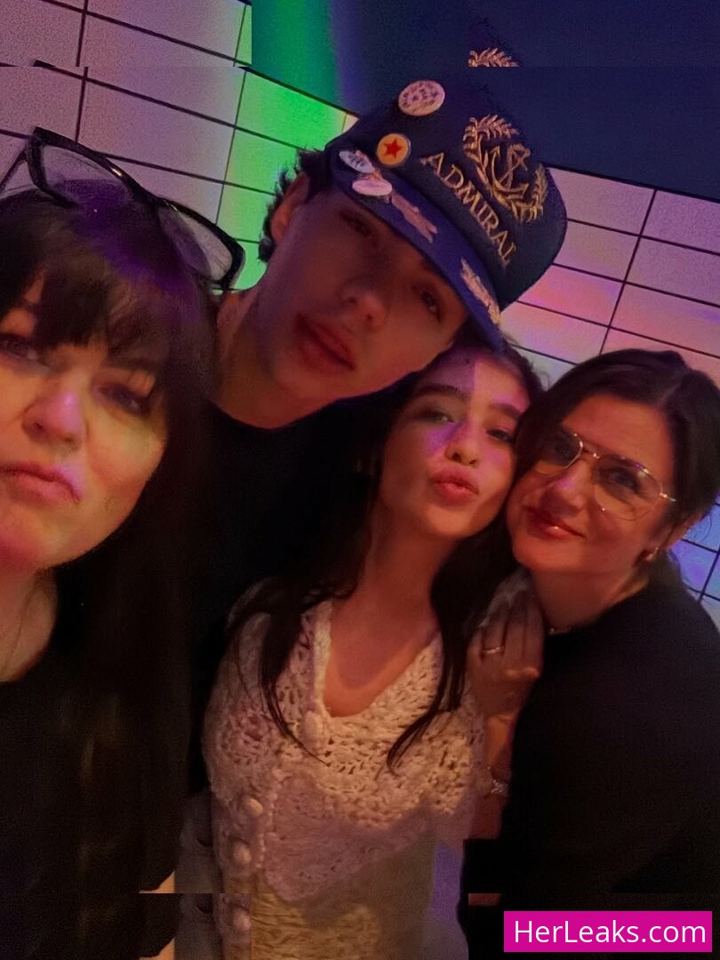 Malina Weissman - Image 134