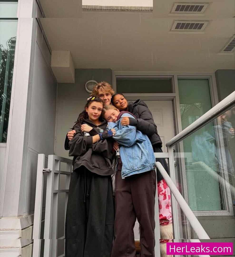 Malina Weissman - Image 126