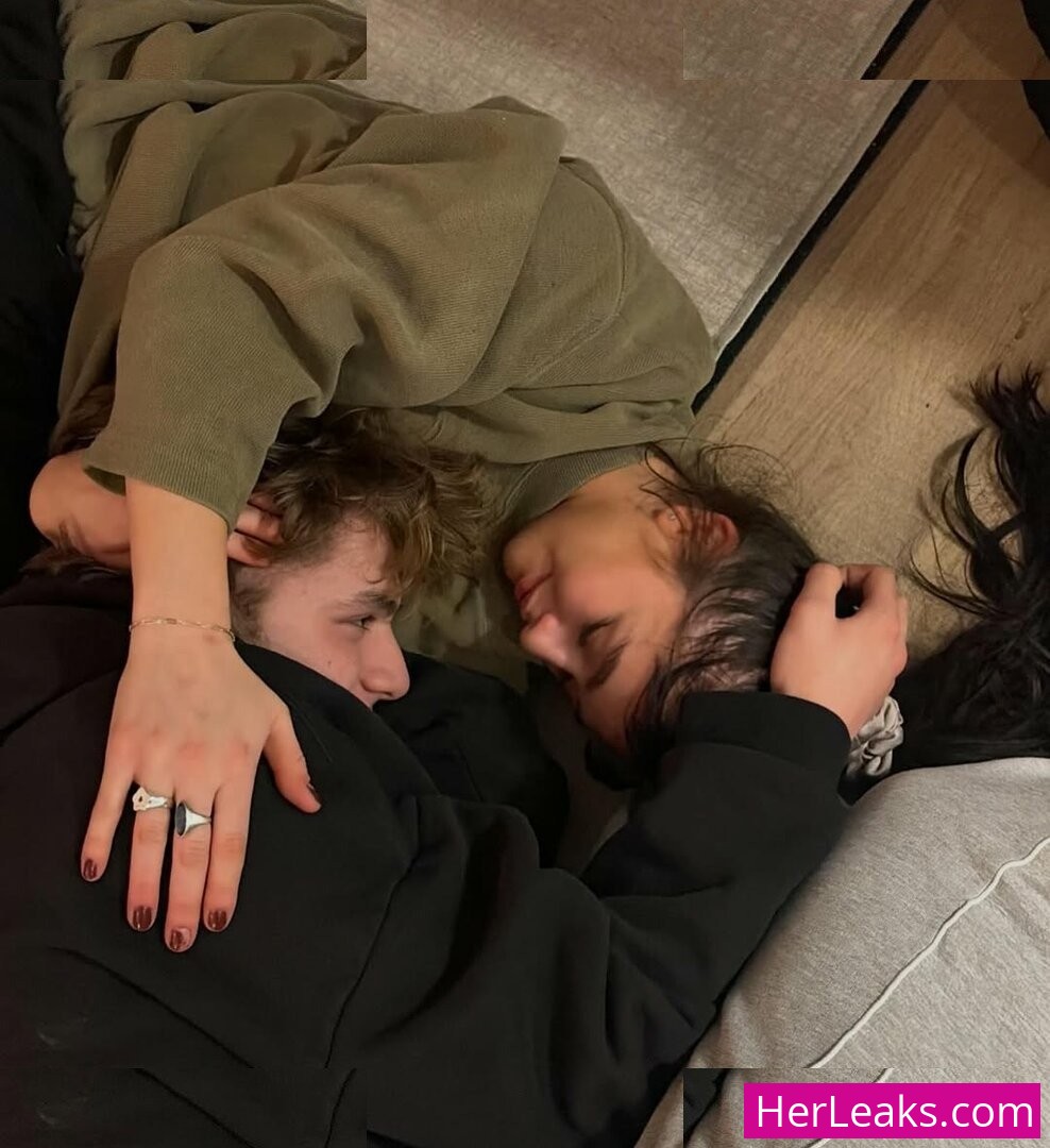 Malina Weissman - Image 114