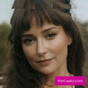Milana Vayntrub - Image 1
