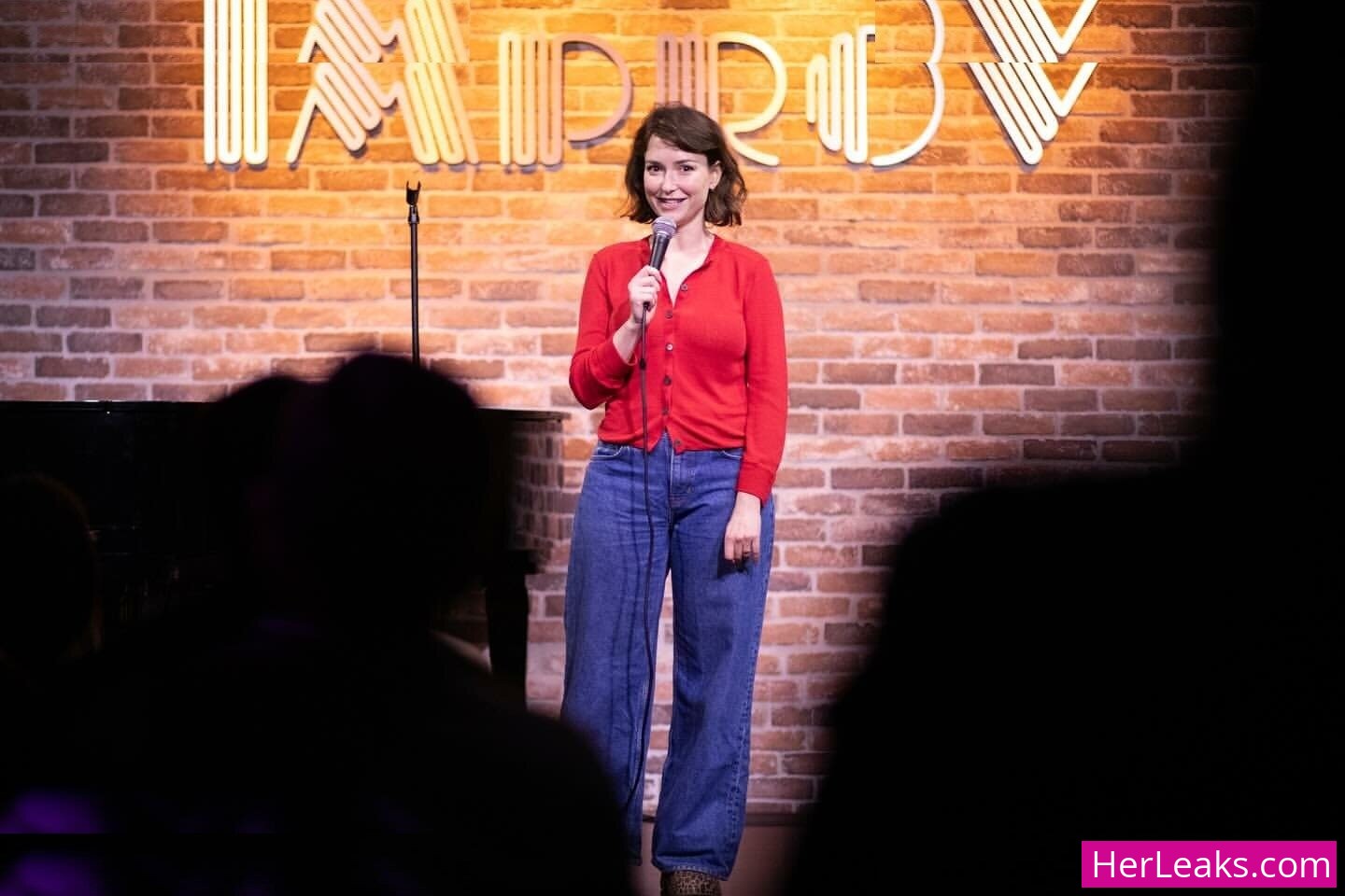 Milana Vayntrub - Image 73
