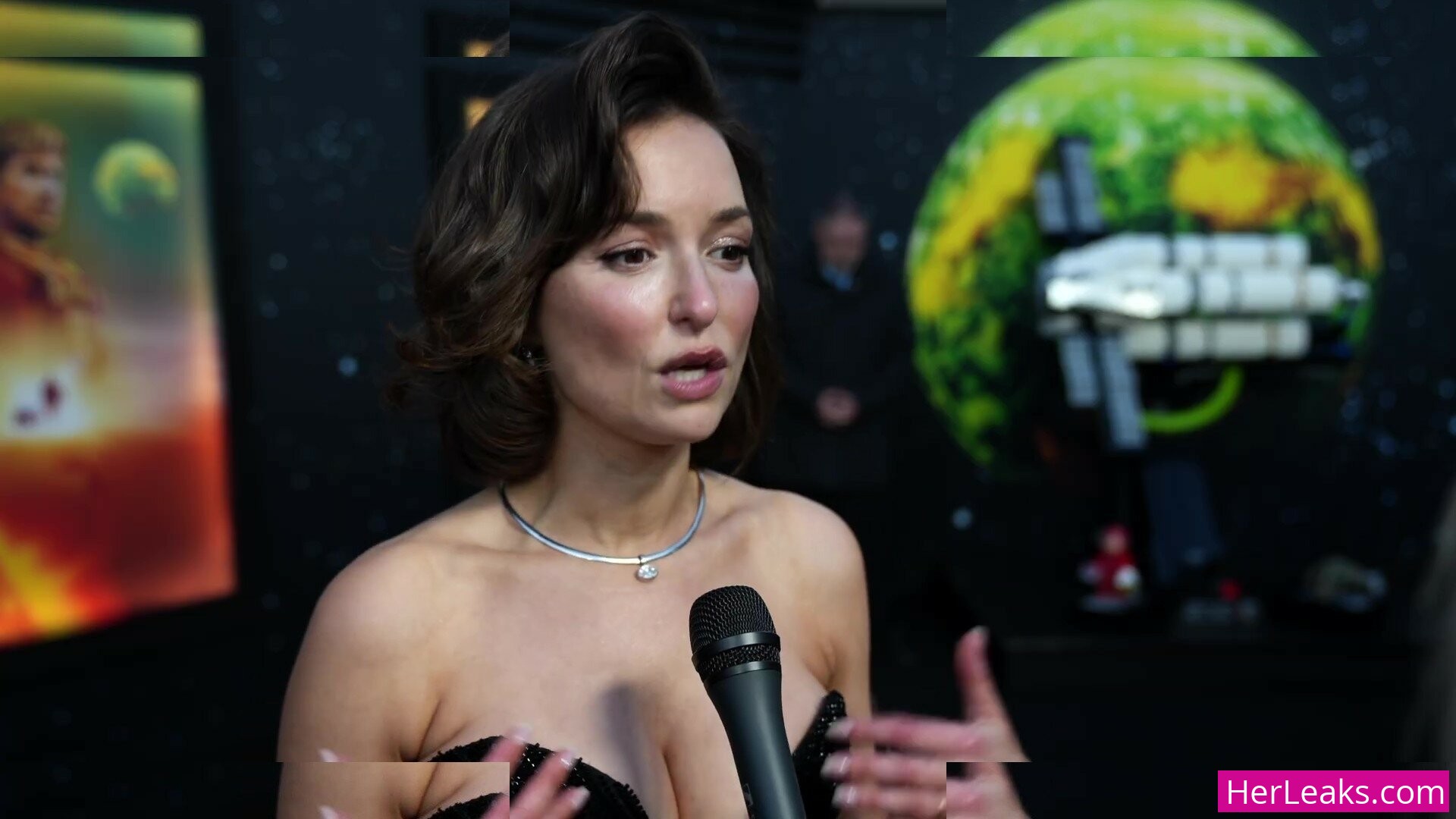 Milana Vayntrub - Image 6