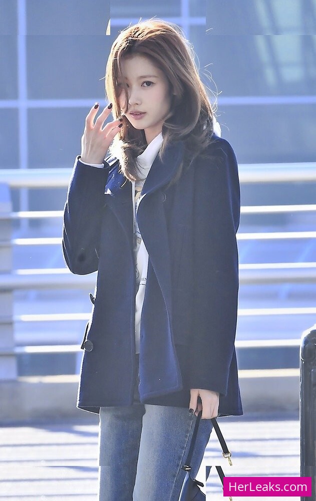 Minatozaki Sana - Image 321