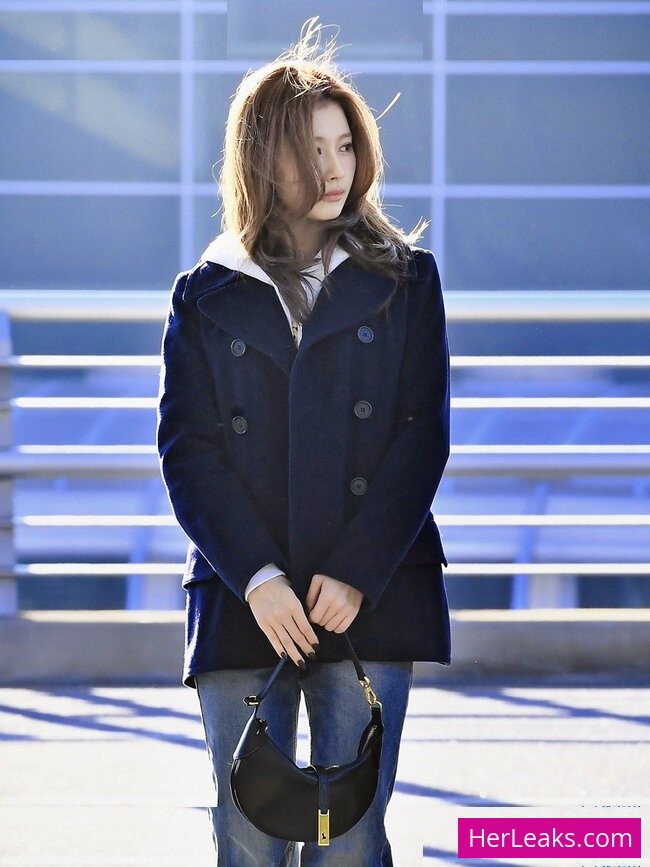 Minatozaki Sana - Image 318