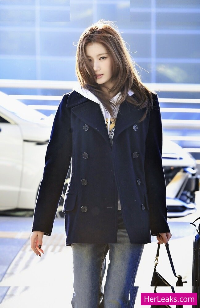 Minatozaki Sana - Image 312