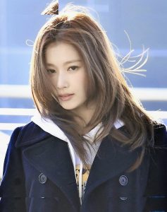 Minatozaki Sana - Image 311