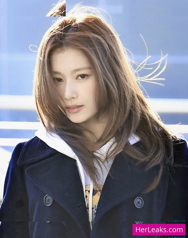 Minatozaki Sana - Image 311