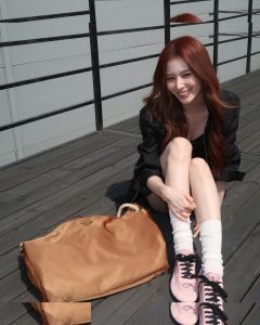 Minatozaki Sana - Image 301