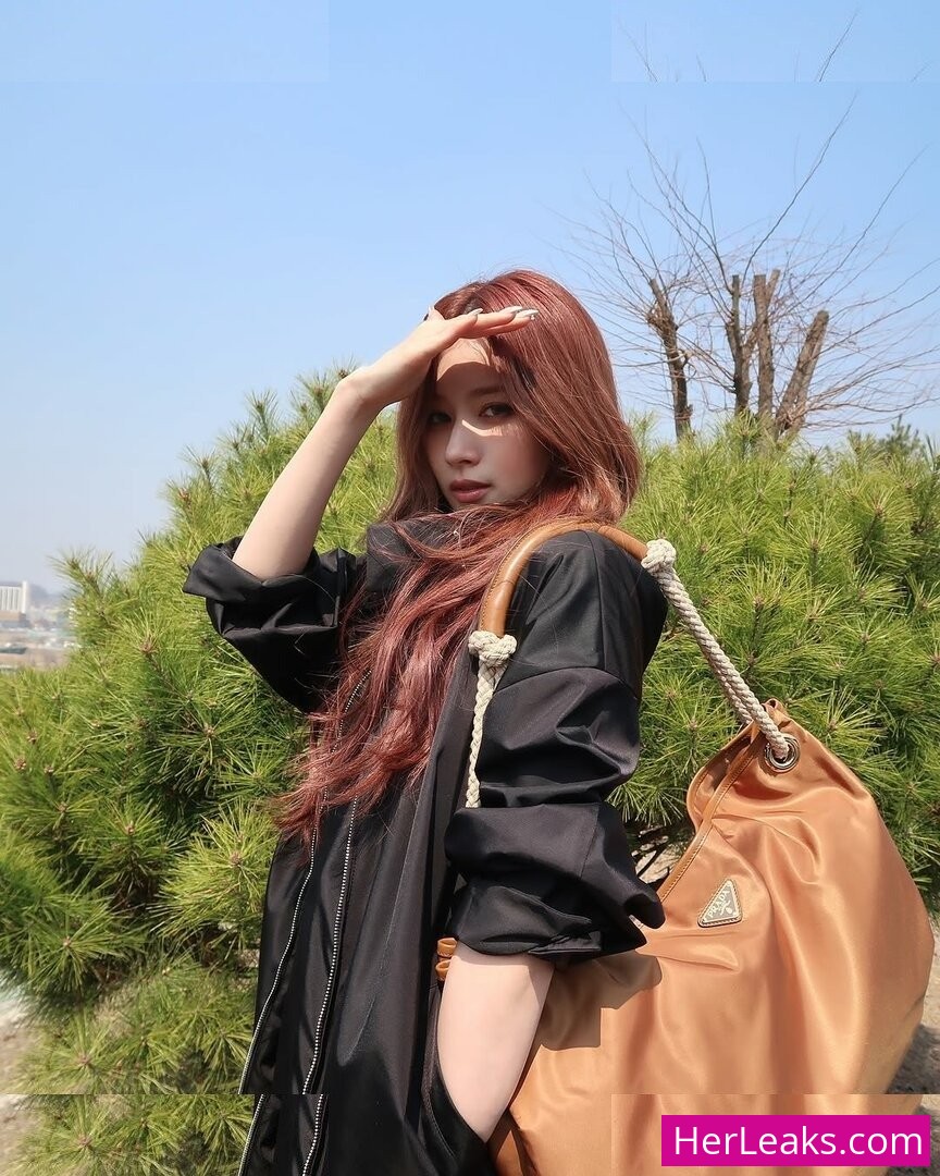 Minatozaki Sana - Image 300