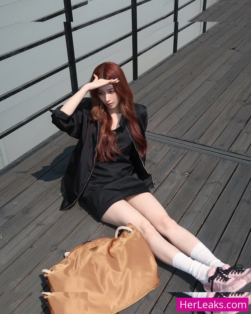 Minatozaki Sana - Image 296