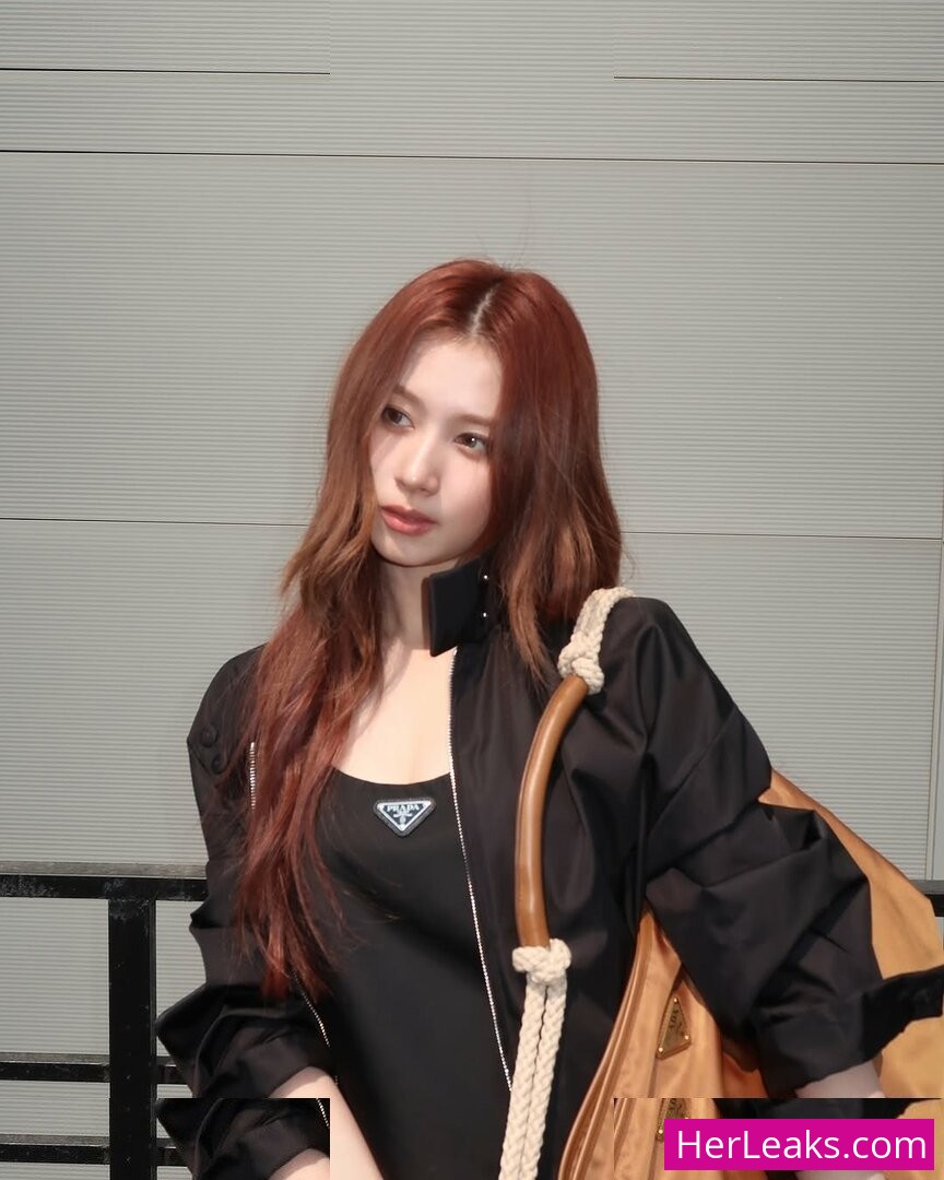 Minatozaki Sana - Image 295