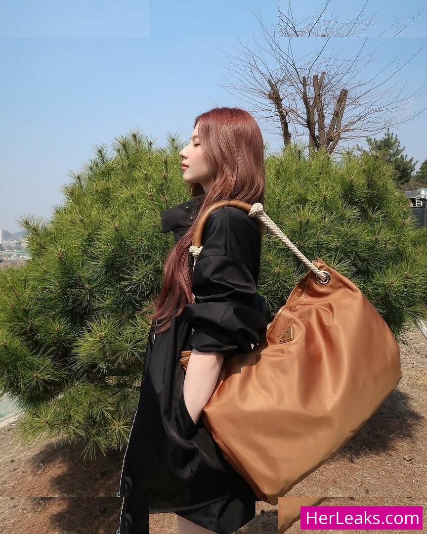 Minatozaki Sana - Image 294