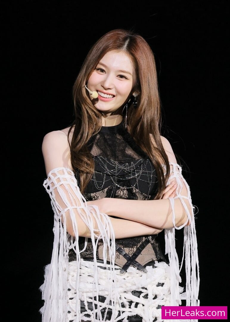 Minatozaki Sana - Image 292