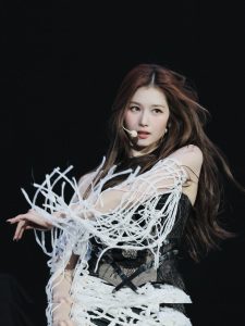 Minatozaki Sana - Image 291