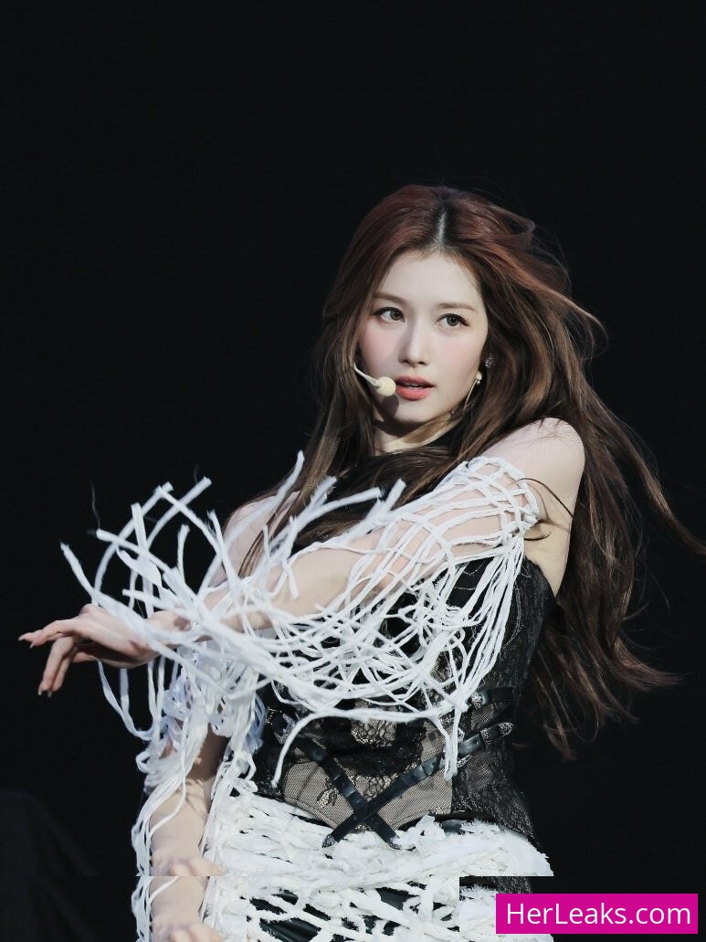 Minatozaki Sana - Image 291