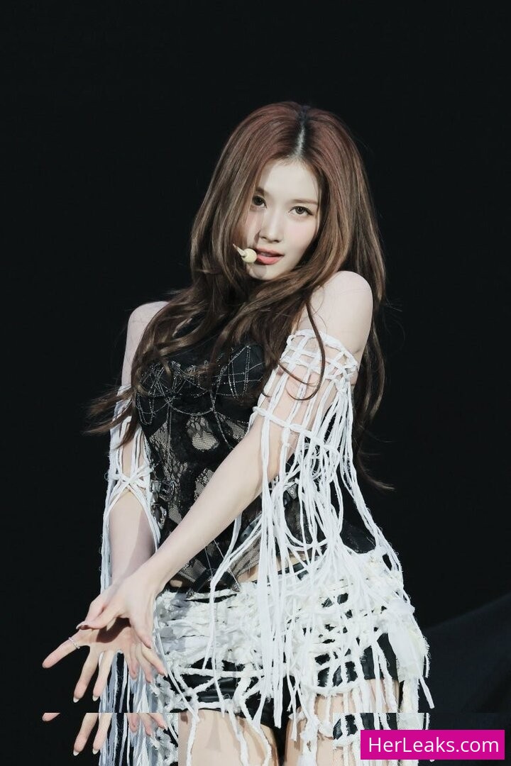 Minatozaki Sana - Image 288