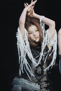 Minatozaki Sana - Image 287
