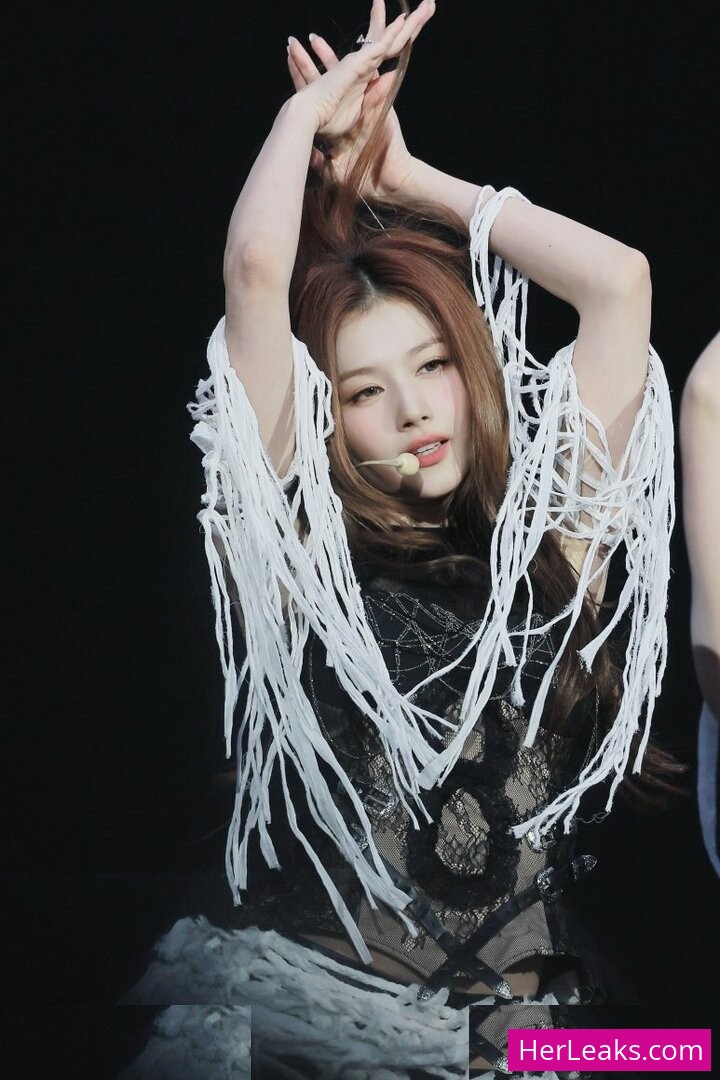 Minatozaki Sana - Image 287
