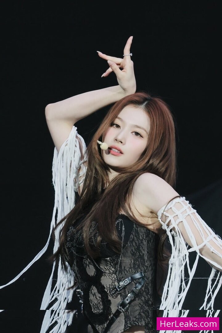 Minatozaki Sana - Image 284