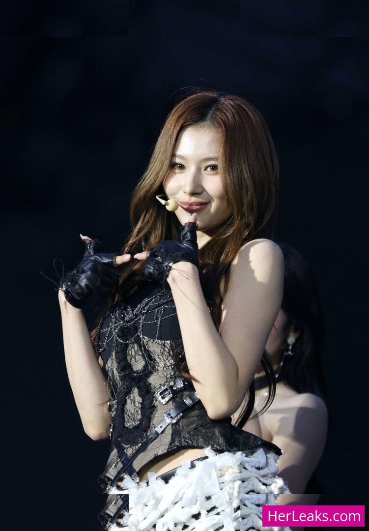 Minatozaki Sana - Image 280