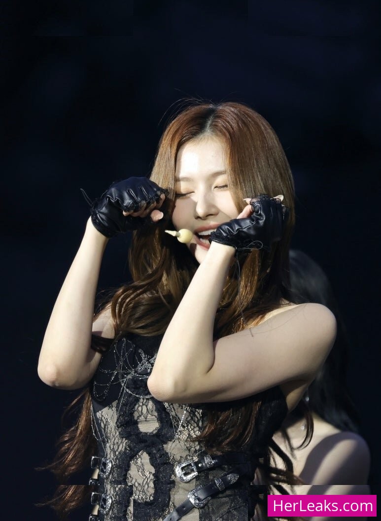 Minatozaki Sana - Image 279