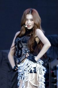 Minatozaki Sana - Image 273