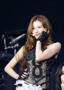 Minatozaki Sana - Image 272