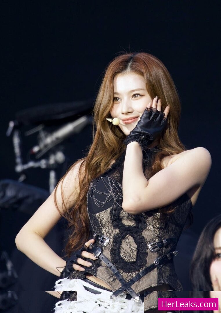 Minatozaki Sana - Image 272