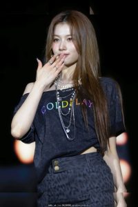 Minatozaki Sana - Image 270