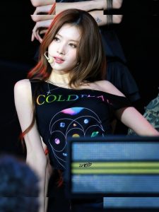 Minatozaki Sana - Image 264