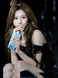Minatozaki Sana - Image 260