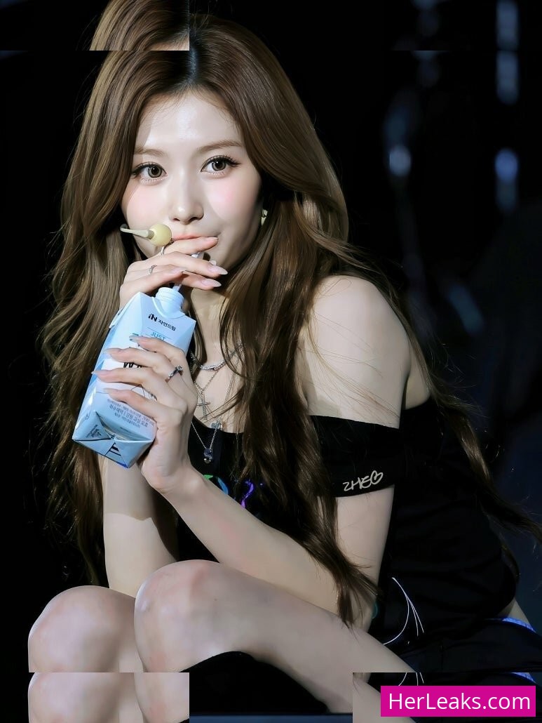 Minatozaki Sana - Image 260