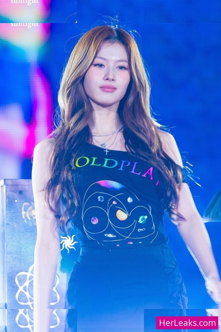 Minatozaki Sana - Image 257