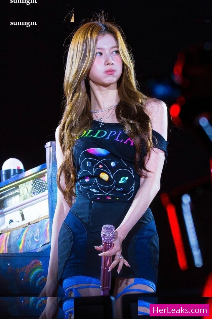Minatozaki Sana - Image 256
